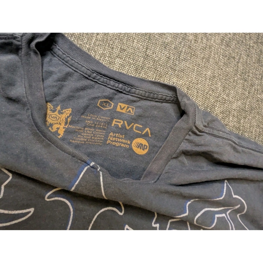 RVCA VA Artist Network Program Coat of Arms Soft Knit Crew Neck T-Shirt Men's XL - Picture 4 of 10